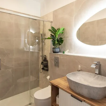 L52 2bdr Massena Central, 2 Min From The Ac